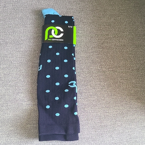 PRO COMPRESSION Navy Dots Compression Socks - Picture 2 of 3